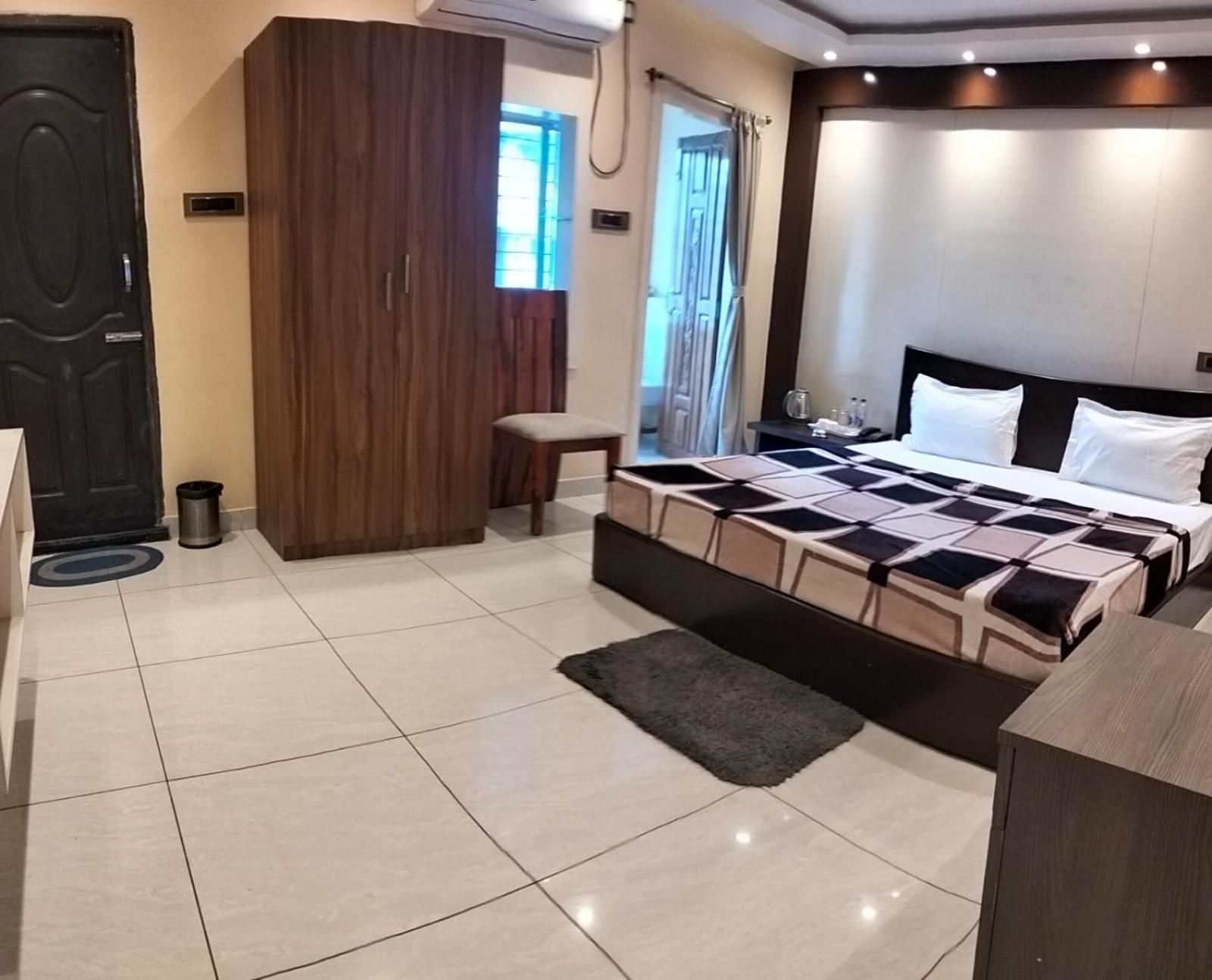 Trisplanet Hotel Kalyani Ngoại thất bức ảnh