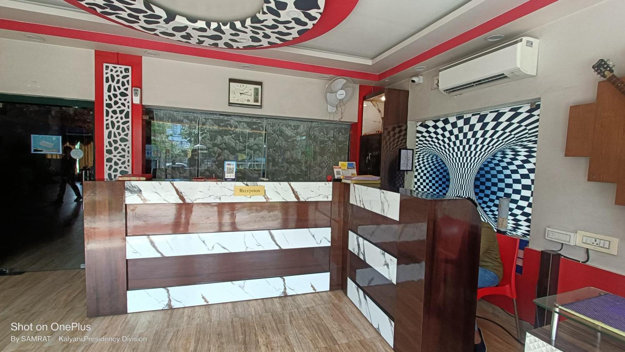 Trisplanet Hotel Kalyani Ngoại thất bức ảnh