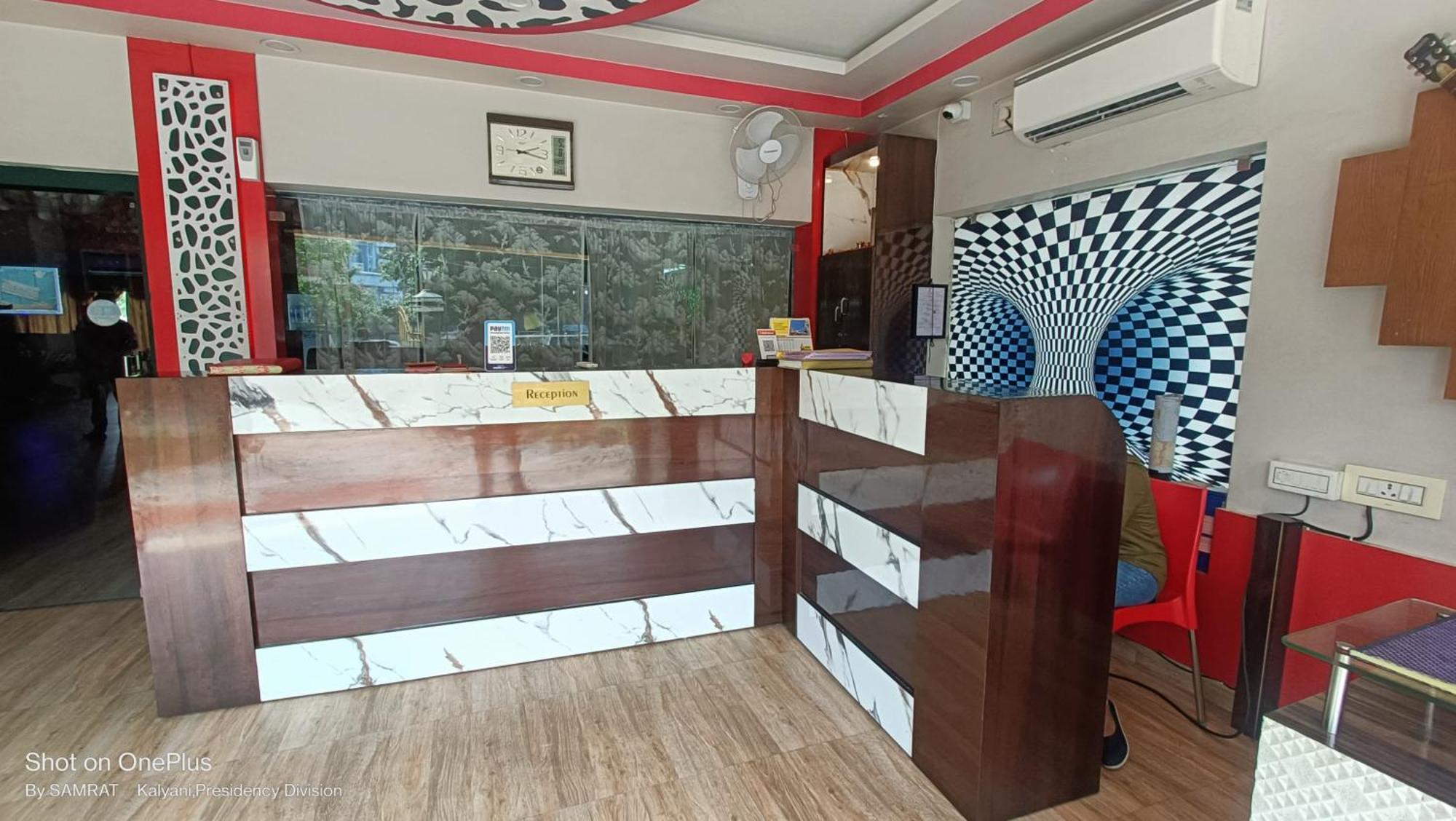 Trisplanet Hotel Kalyani Ngoại thất bức ảnh