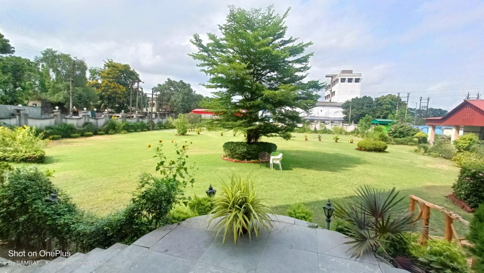 Trisplanet Hotel Kalyani Ngoại thất bức ảnh