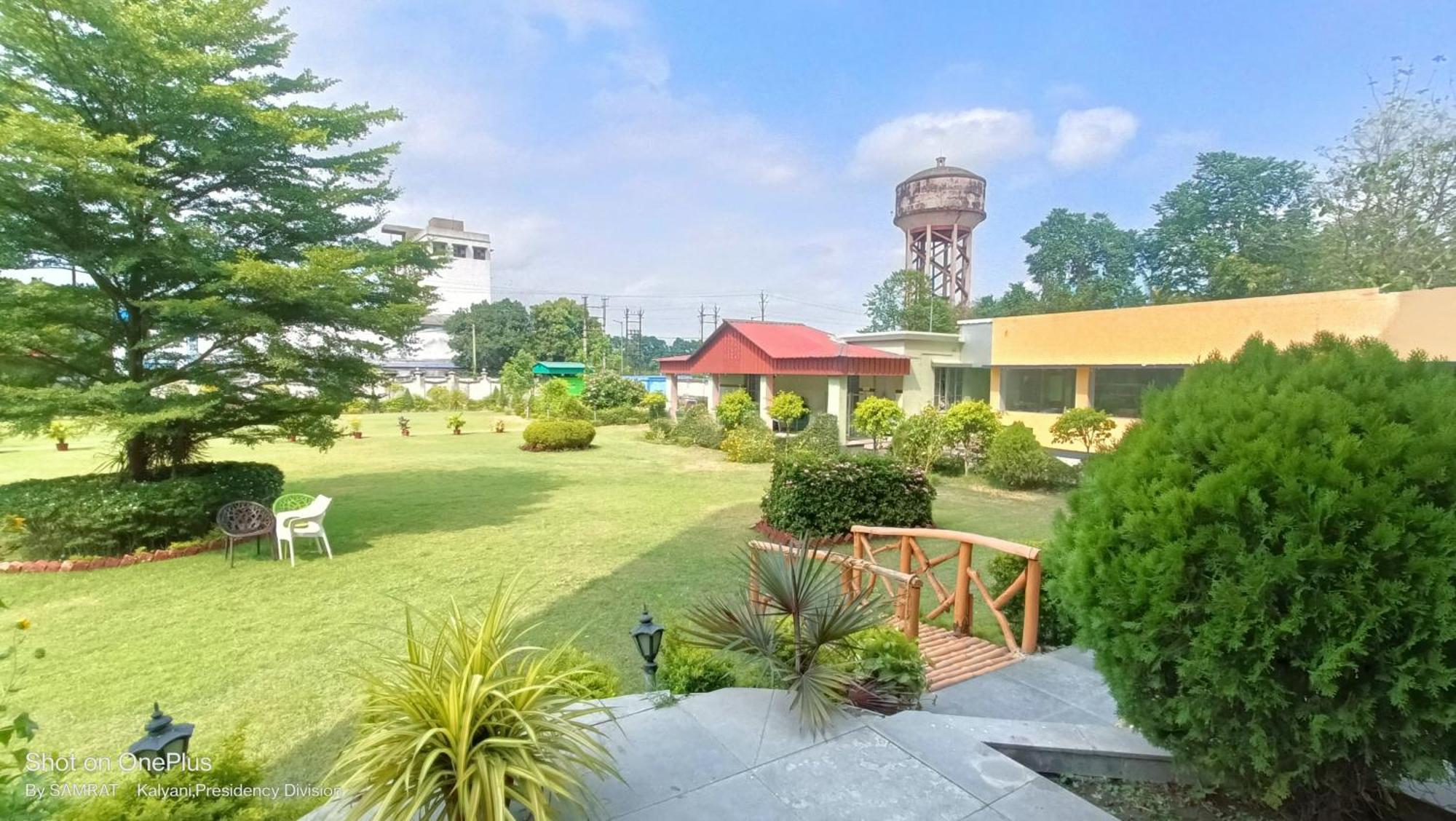 Trisplanet Hotel Kalyani Ngoại thất bức ảnh