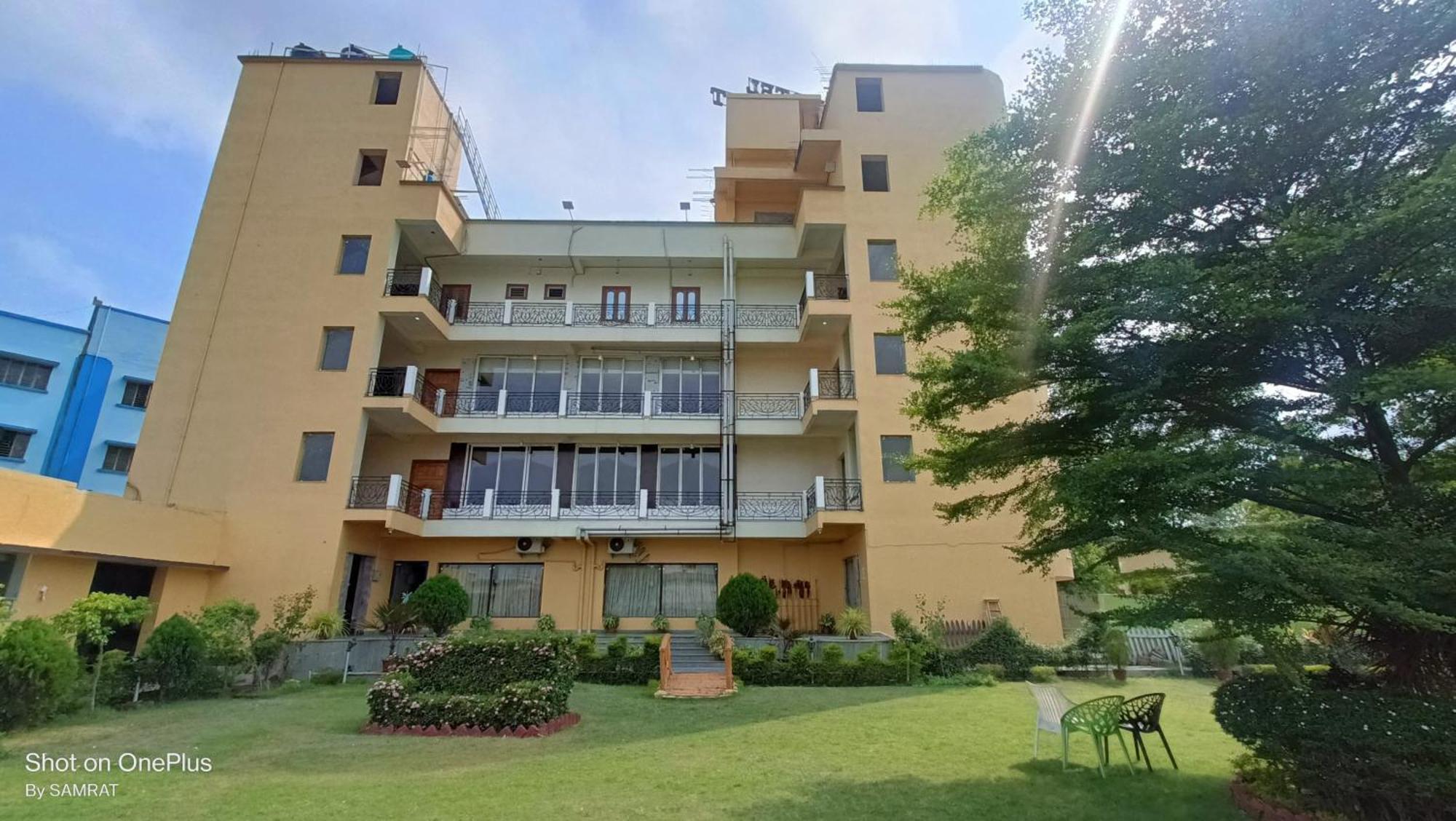 Trisplanet Hotel Kalyani Ngoại thất bức ảnh